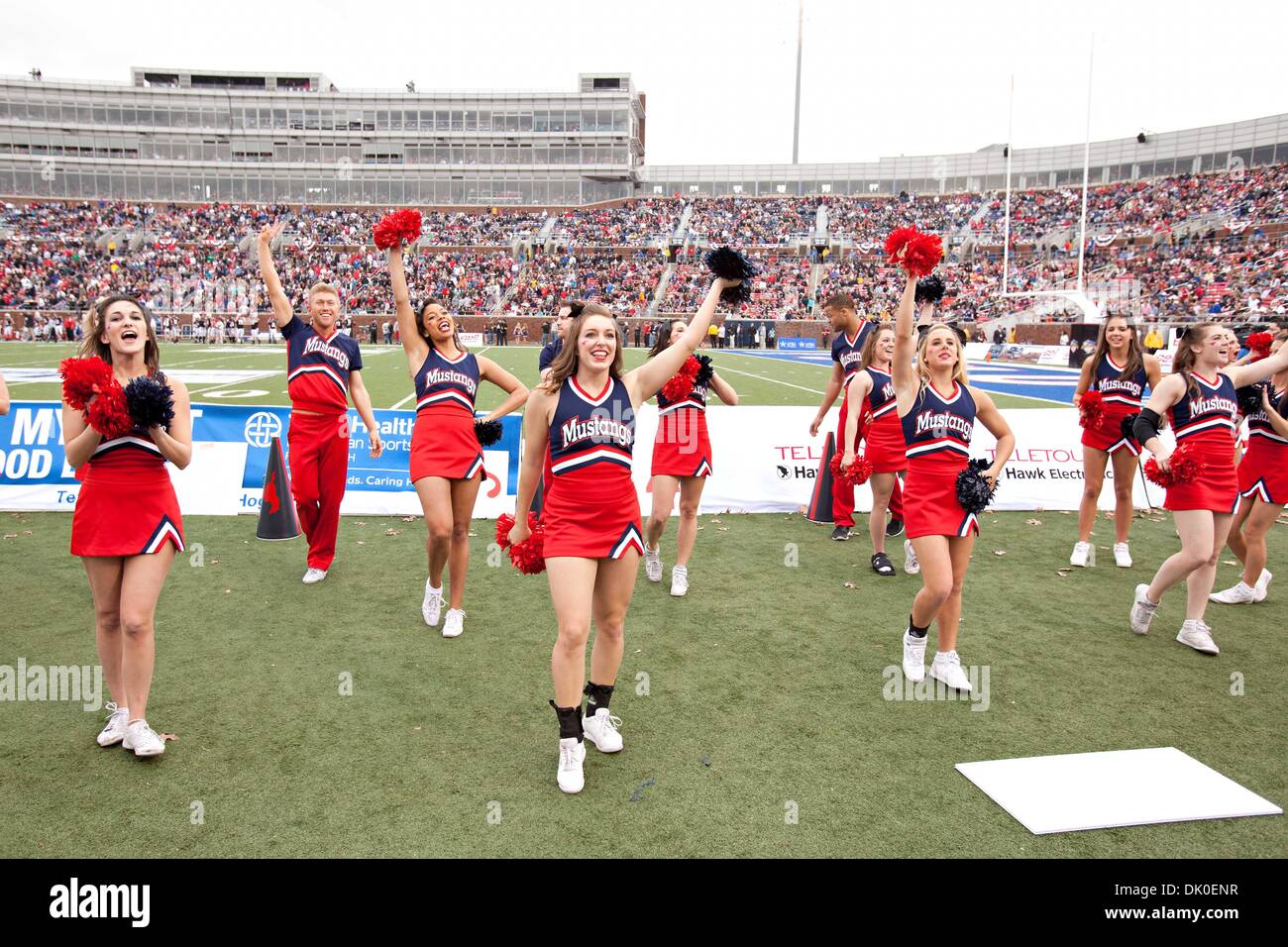 Army black knights cheerleaders hi-res stock photography and images - Alamy