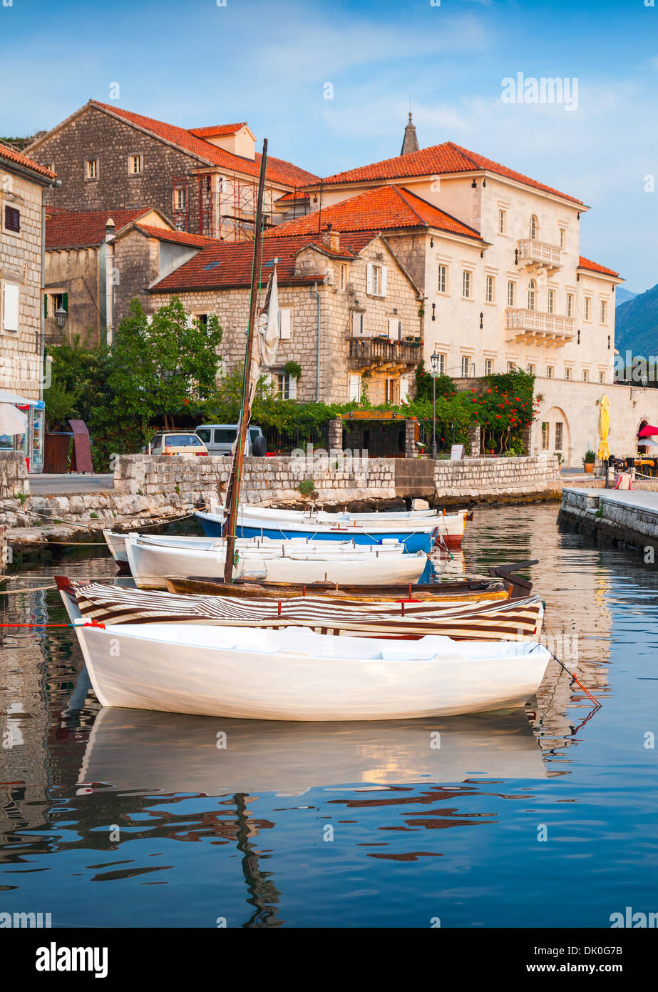 Float vertical hi-res stock photography and images - Alamy