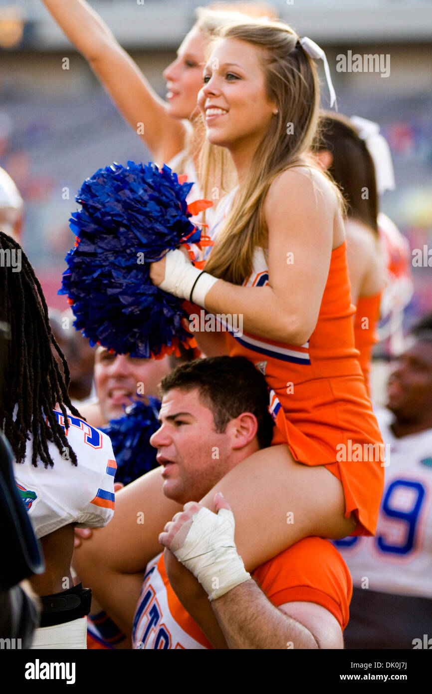 Florida gators cheerleaders hi-res stock photography and images - Alamy