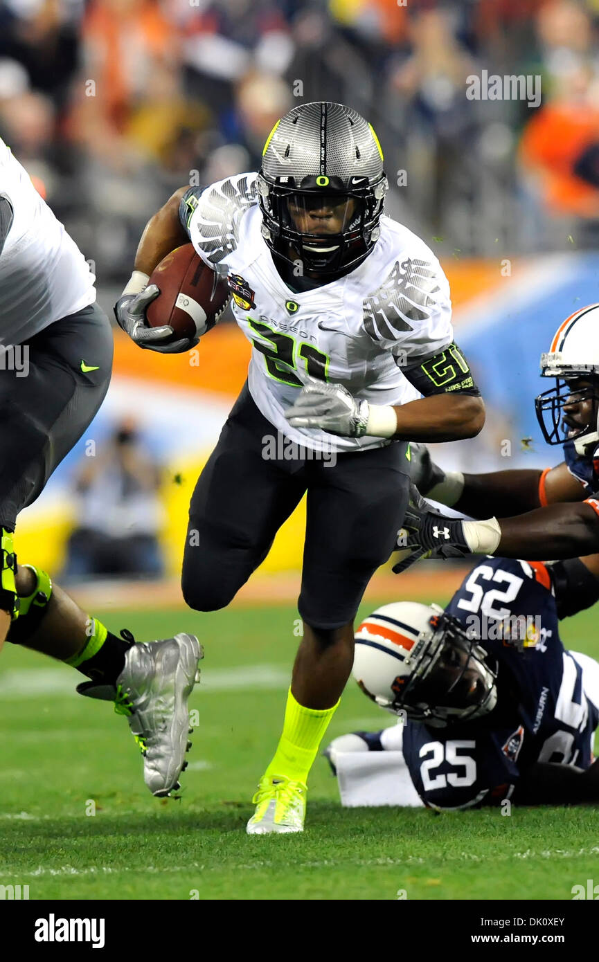 Jan. 10, 2011 - Glendale, Arizona, U.S - Oregon Ducks running back  LaMichael James (21) goes in for the score during game action of the BCS  National Championship game, between the #2