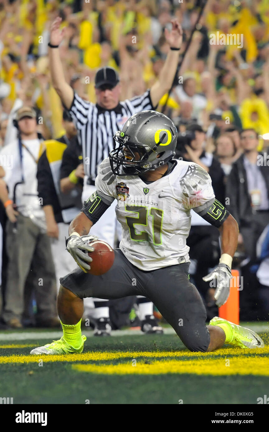 Jan. 10, 2011 - Glendale, Arizona, U.S - Oregon Ducks running back  LaMichael James (21) goes in for the score during game action of the BCS  National Championship game, between the #2