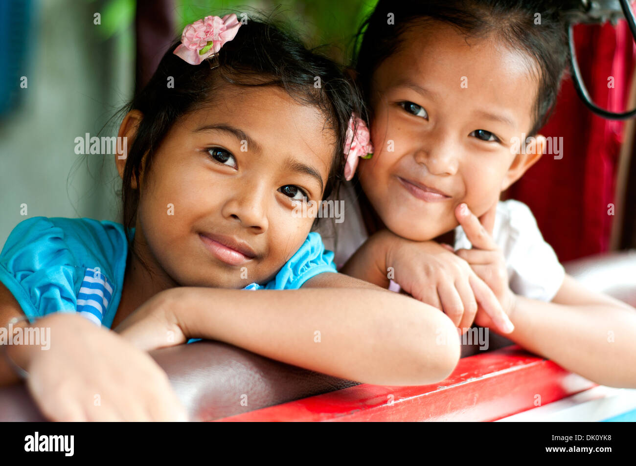 children in temple grounds, Phnom Penh, Cambodia Stock Photo - Alamy