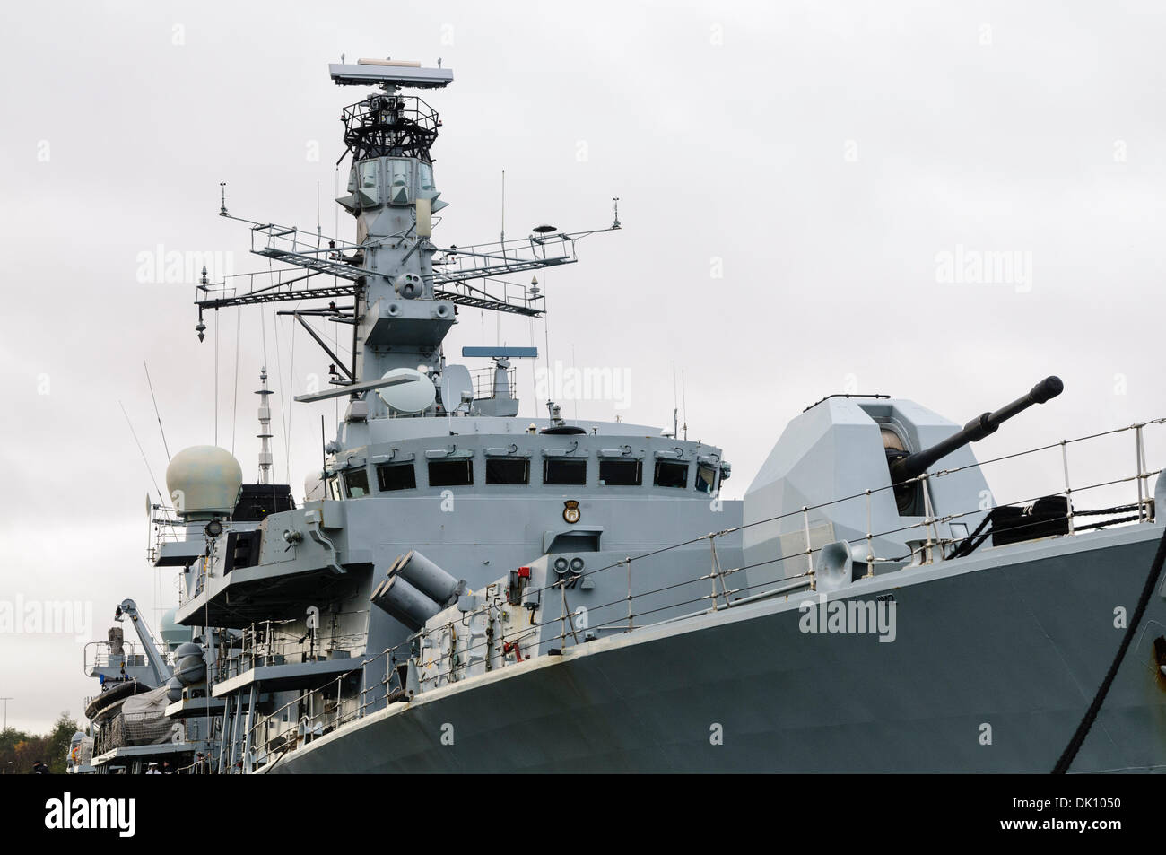 Belfast, Northern Ireland. 30th Nov 2013 - 4.5 inch (105mm) Mark 8 naval cannon on board HMS Monmouth, a Royal Navy type 23 Frigate Credit:  Stephen Barnes/Alamy Live News Stock Photo