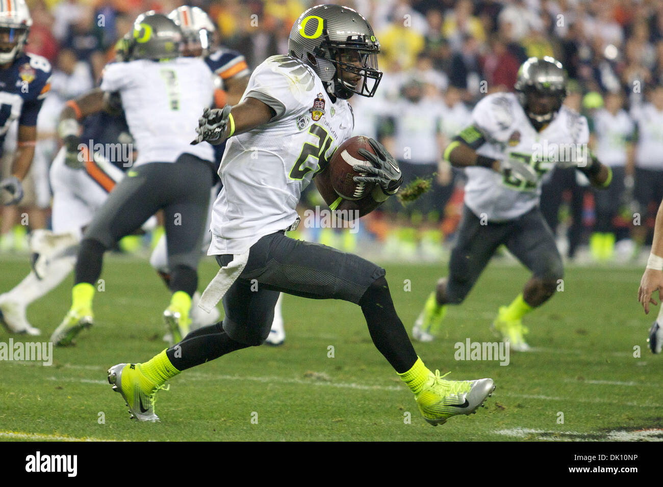 Jan. 10, 2011 - Glendale, Arizona, U.S - Oregon Ducks running back Kenjon  Barner (24) during pregame action of the BCS National Championship game,  between the #2 ranked Oregon Ducks and #1