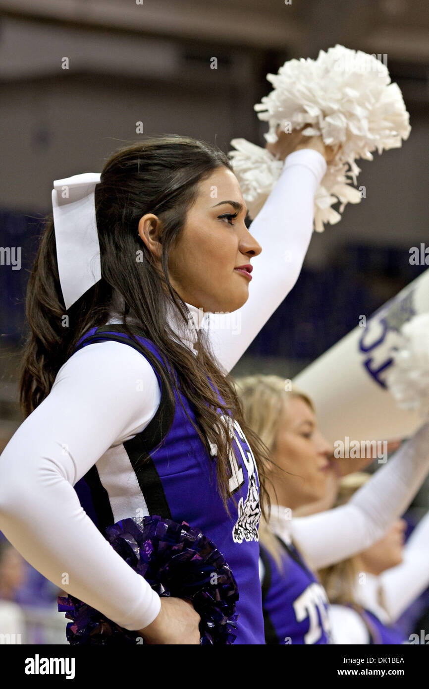 Byu cheerleaders hi-res stock photography and images - Alamy