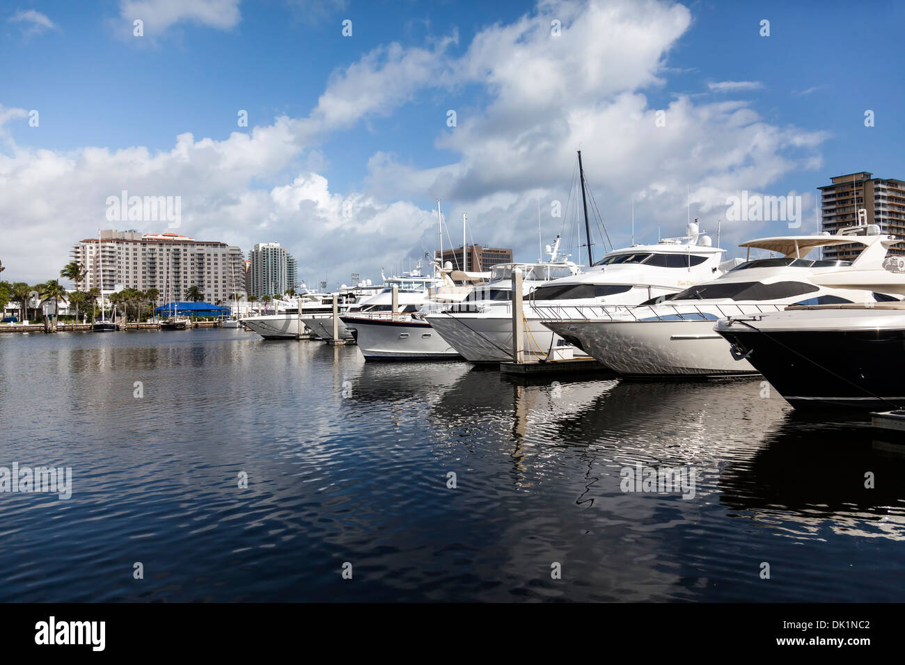 yachts docked in fort lauderdale