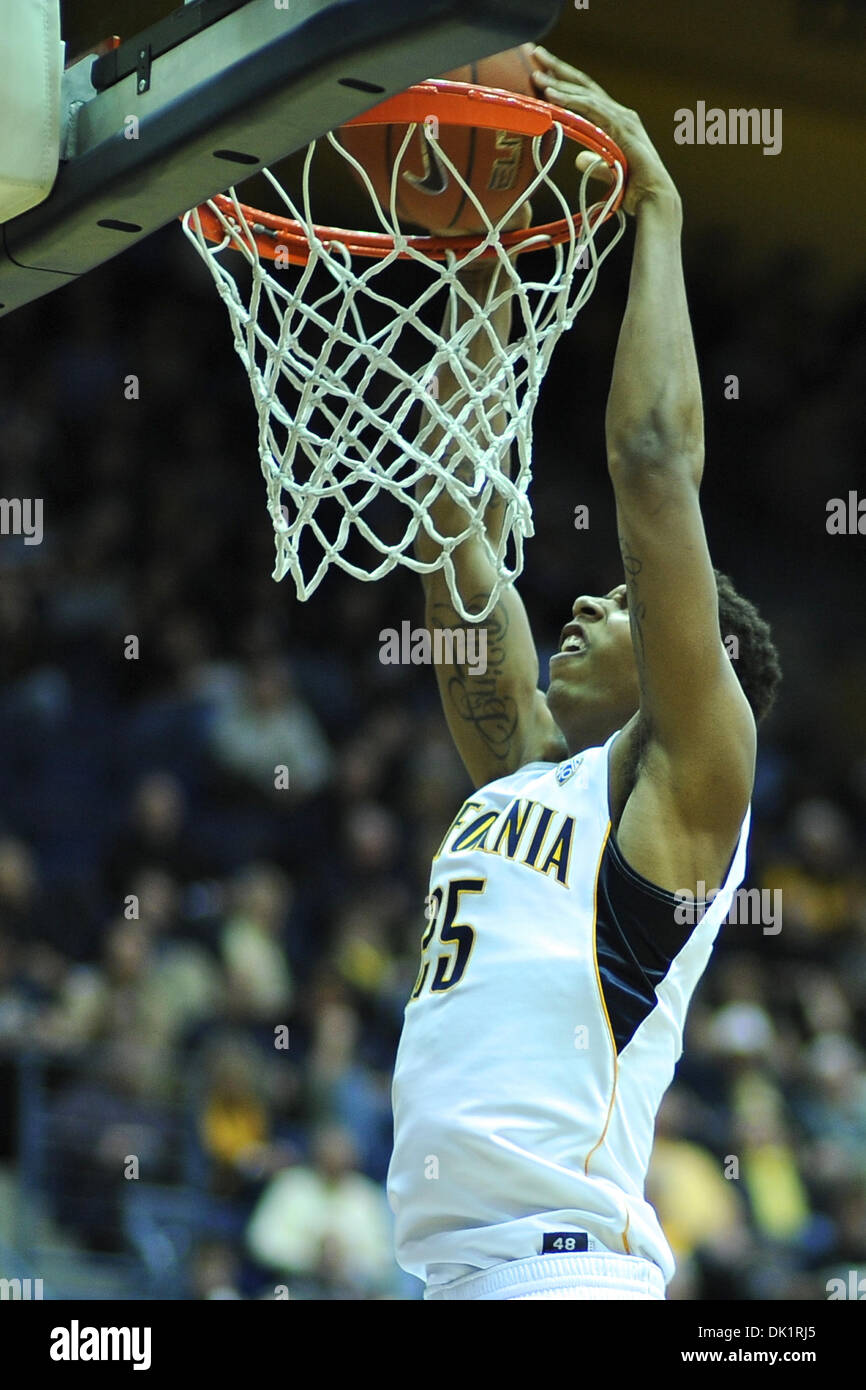 Jan. 27, 2011 - Berkeley, California, United States of America - California Golden Bears forward Richard Solomon (25) dunks during the NCAA basketball game between the Oregon State Beavers and the California Golden Bears at Haas Pavilion. Cal won in a rout, 85-57. (Credit Image: © Matt Cohen/Southcreek Global/ZUMAPRESS.com) Stock Photo