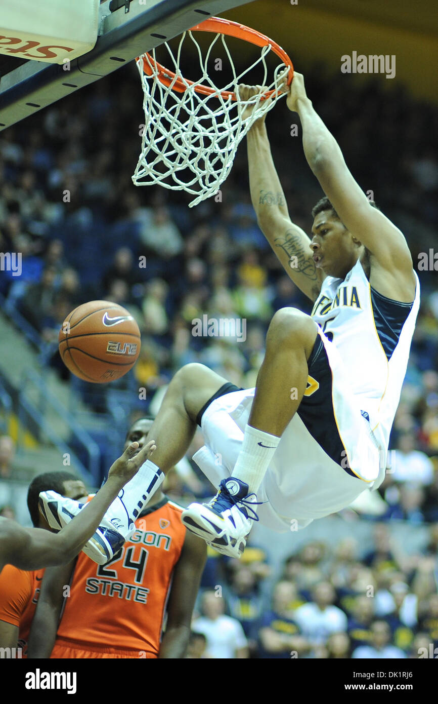 Jan. 27, 2011 - Berkeley, California, United States of America - California Golden Bears forward Richard Solomon (25) dunks during the NCAA basketball game between the Oregon State Beavers and the California Golden Bears at Haas Pavilion. Cal won in a rout, 85-57. (Credit Image: © Matt Cohen/Southcreek Global/ZUMAPRESS.com) Stock Photo