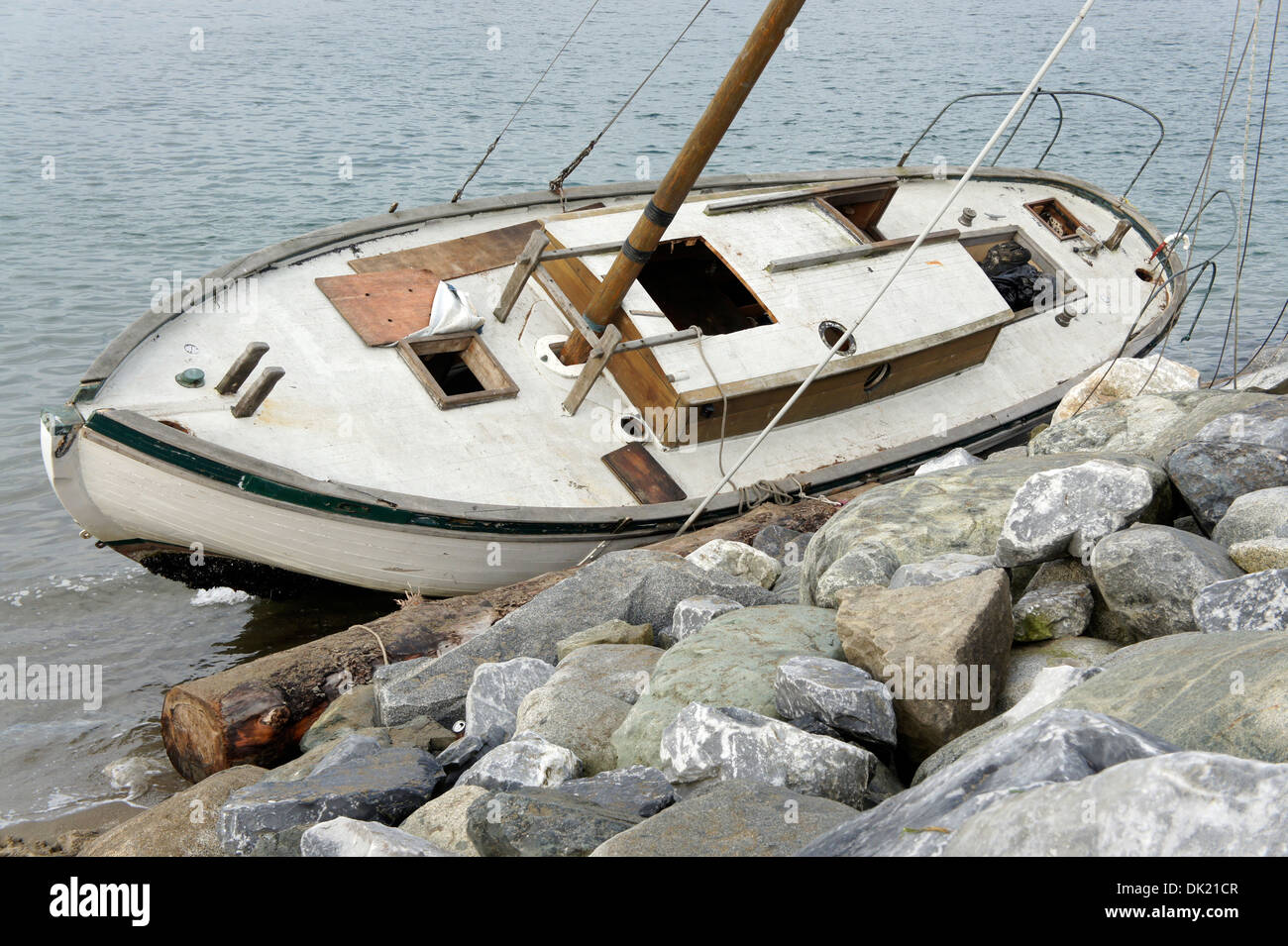 Sailboat aground hi-res stock photography and images - Alamy