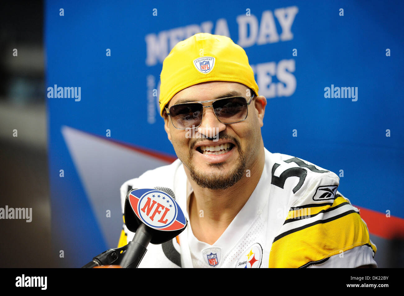 Feb. 1, 2011 - Arlington, Texas, United States of America - Pittsburgh Steelers linebacker James Farrior (51) answers questions during the 2011 Super Bowl Media Day at Dallas Cowboys Stadium in Arlington, Texas. (Credit Image: © Jerome Miron/Southcreek Global/ZUMAPRESS.com) Stock Photo