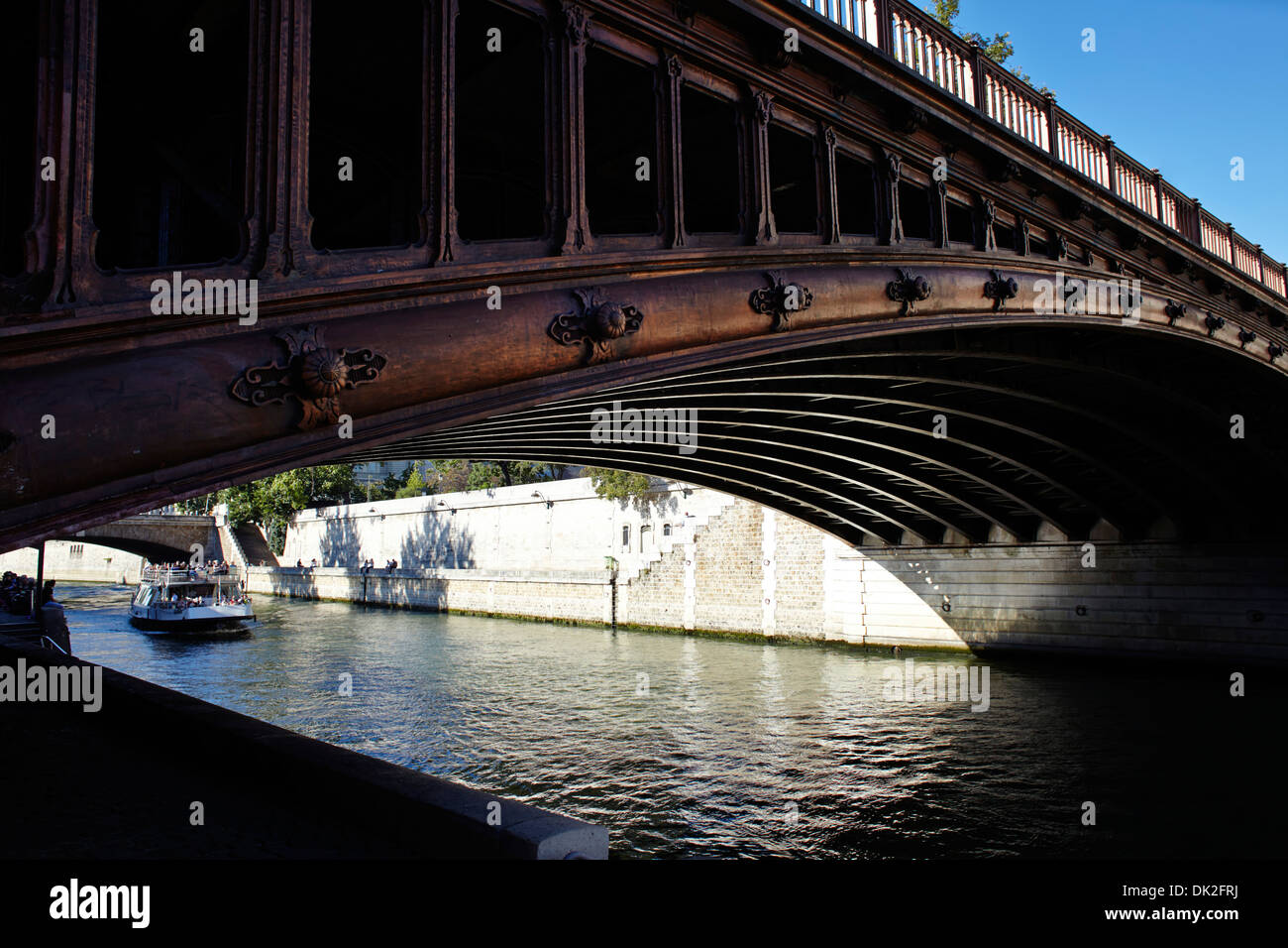 copper bridge over the river Seine, Paris, France Stock Photo Alamy