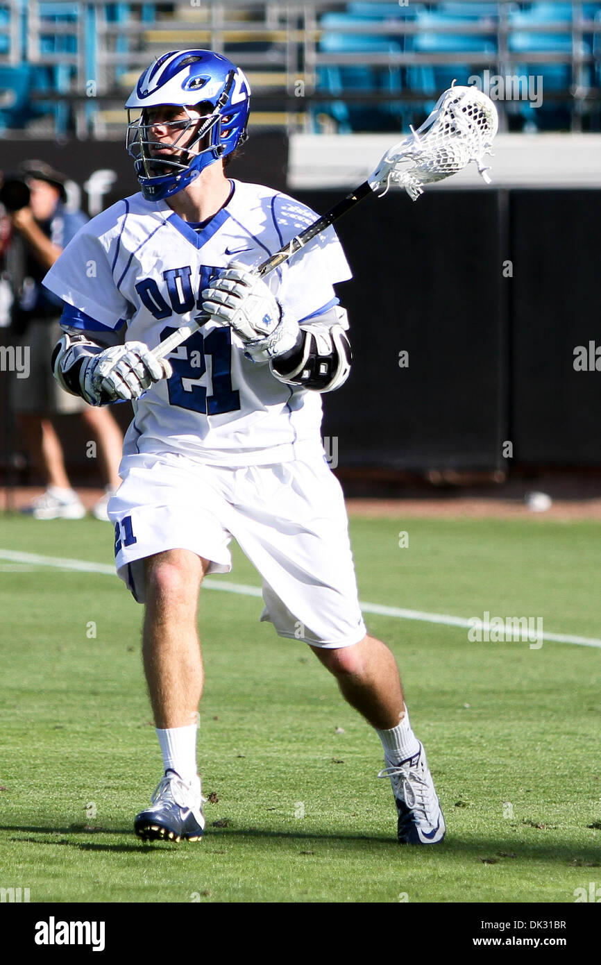 Feb. 20, 2011 - Jacksonville, FL, U.S - Duke attacker #21 Zach Howell looks  to pass in the Duke University vs Notre Dame University game in the 2011  Sunshine Lacrosse Classic at, image size:866x1390
