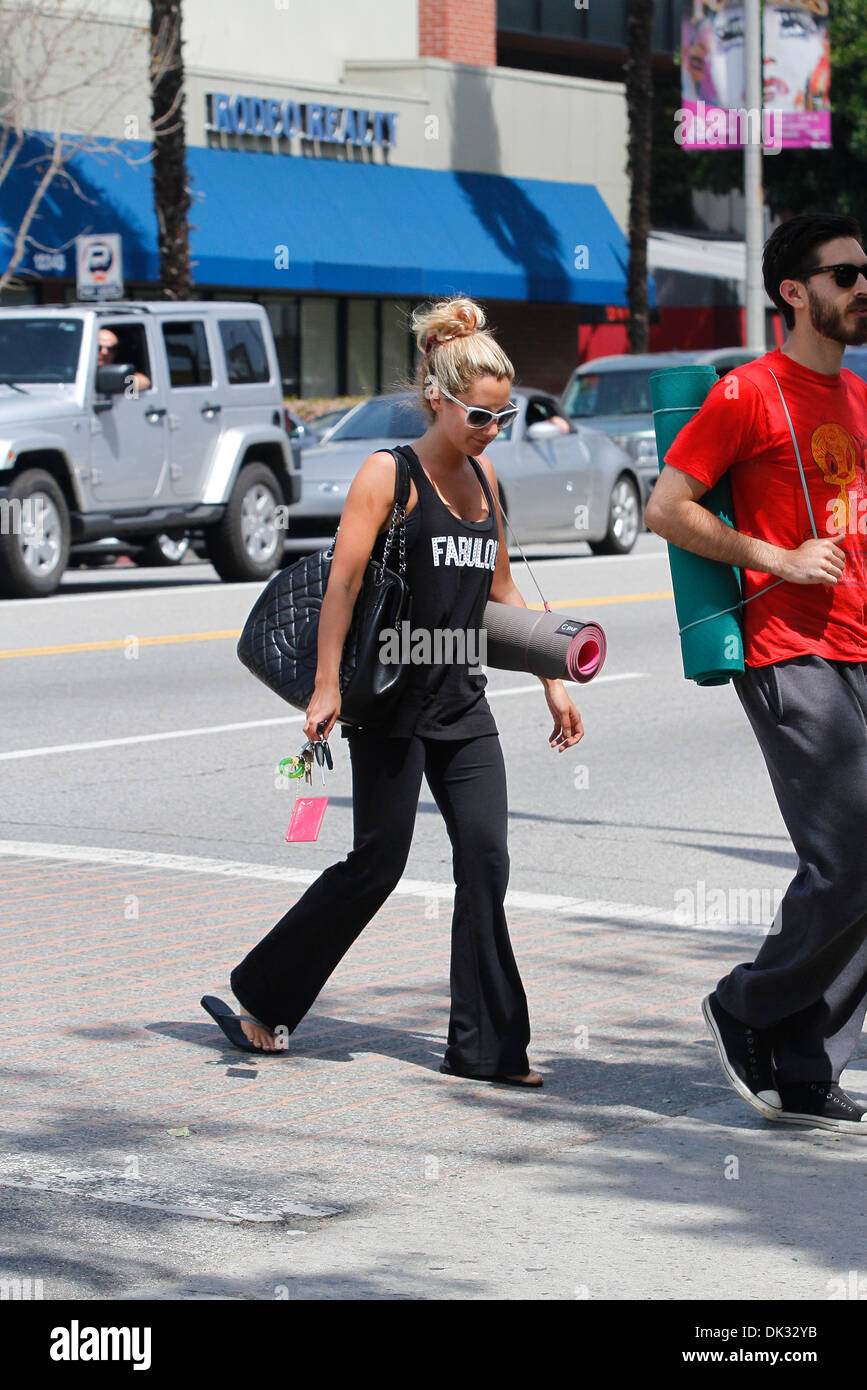 Ashley Tisdale seen wearing a fabulous shirt and a Chanel bag as she leaves  her yoga class with some friends Studio City Stock Photo - Alamy