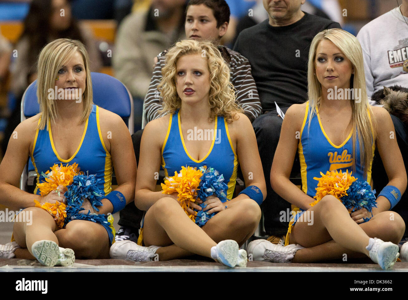 Ucla cheerleaders hi-res stock photography and images - Alamy