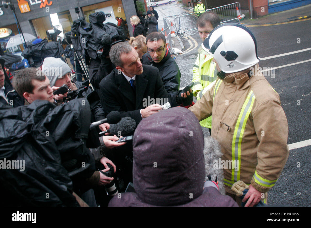 Glasgow, UK. 2nd Dec, 2013. Scottish Fire and Rescue Service Assistant Chief Officer David Goodhew briefs the media on Day 3 of the rescue and recovery operation at the Clutha Bar in Glasgow. A police helicopter crashed into the building on Friday night killing at least nine people. Credit:  ALAN OLIVER/Alamy Live News Stock Photo