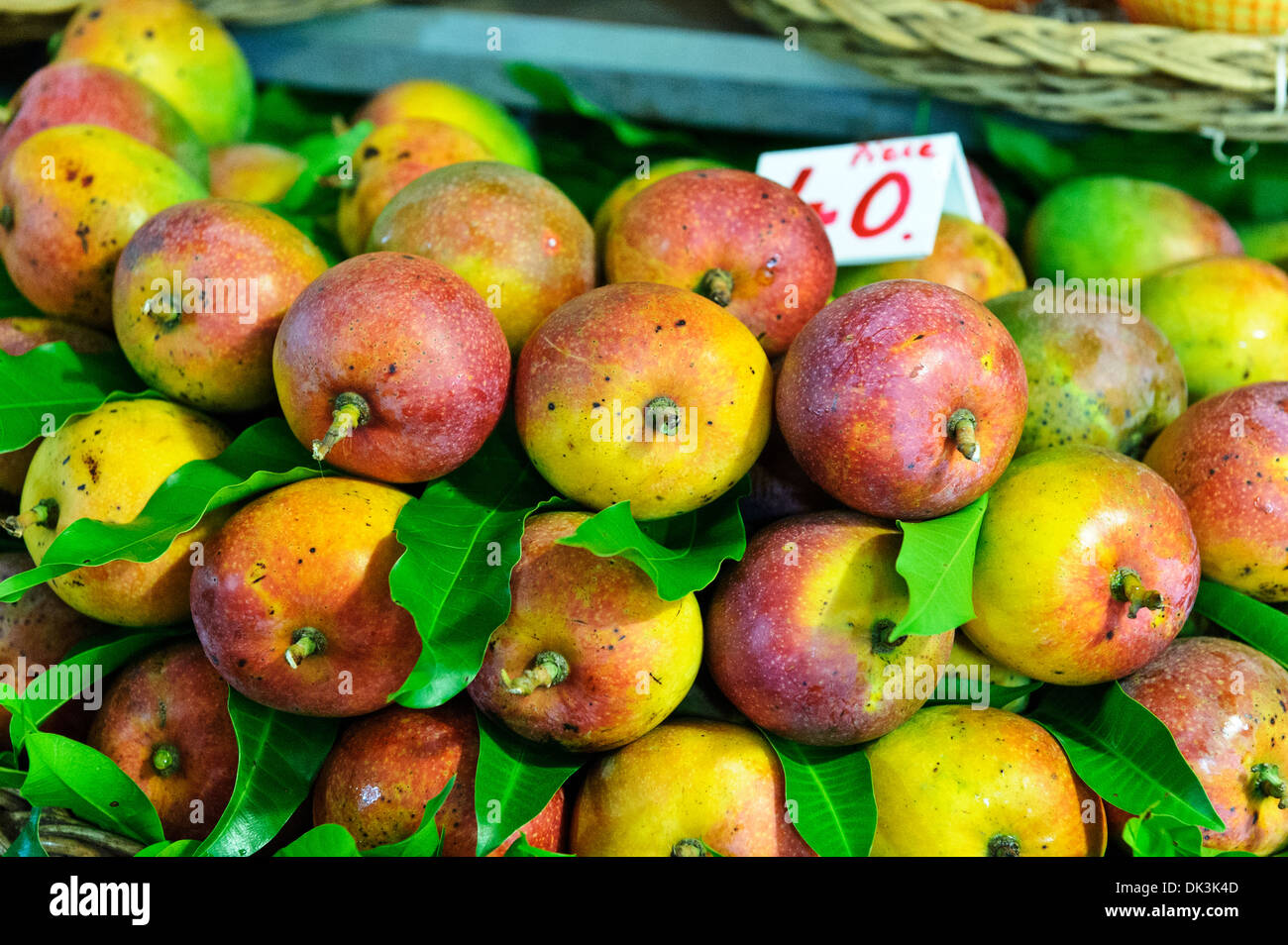 Ripe mangoes hires stock photography and images Alamy