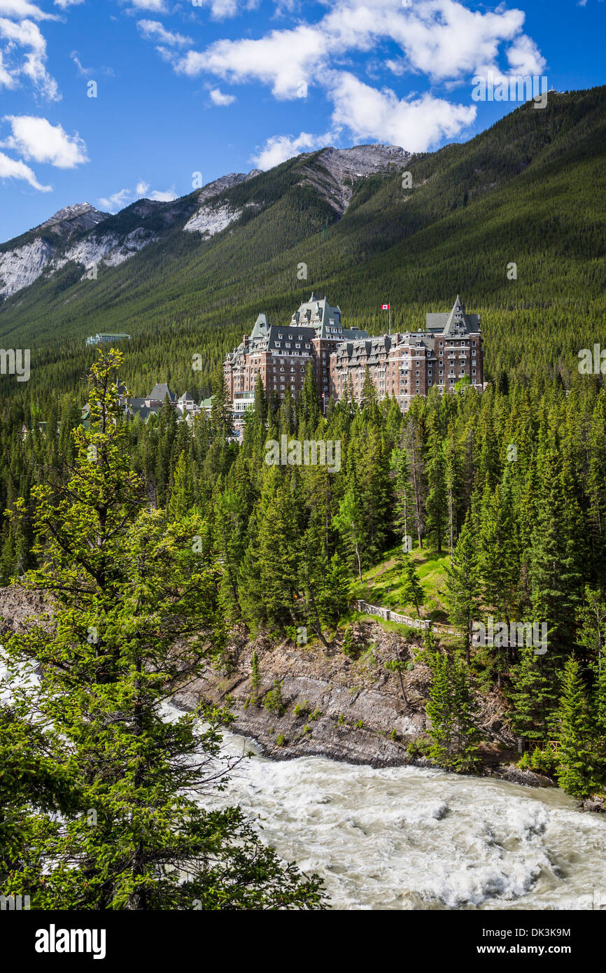 the-fairmont-banff-springs-hotel-in-banff-national-park-alberta