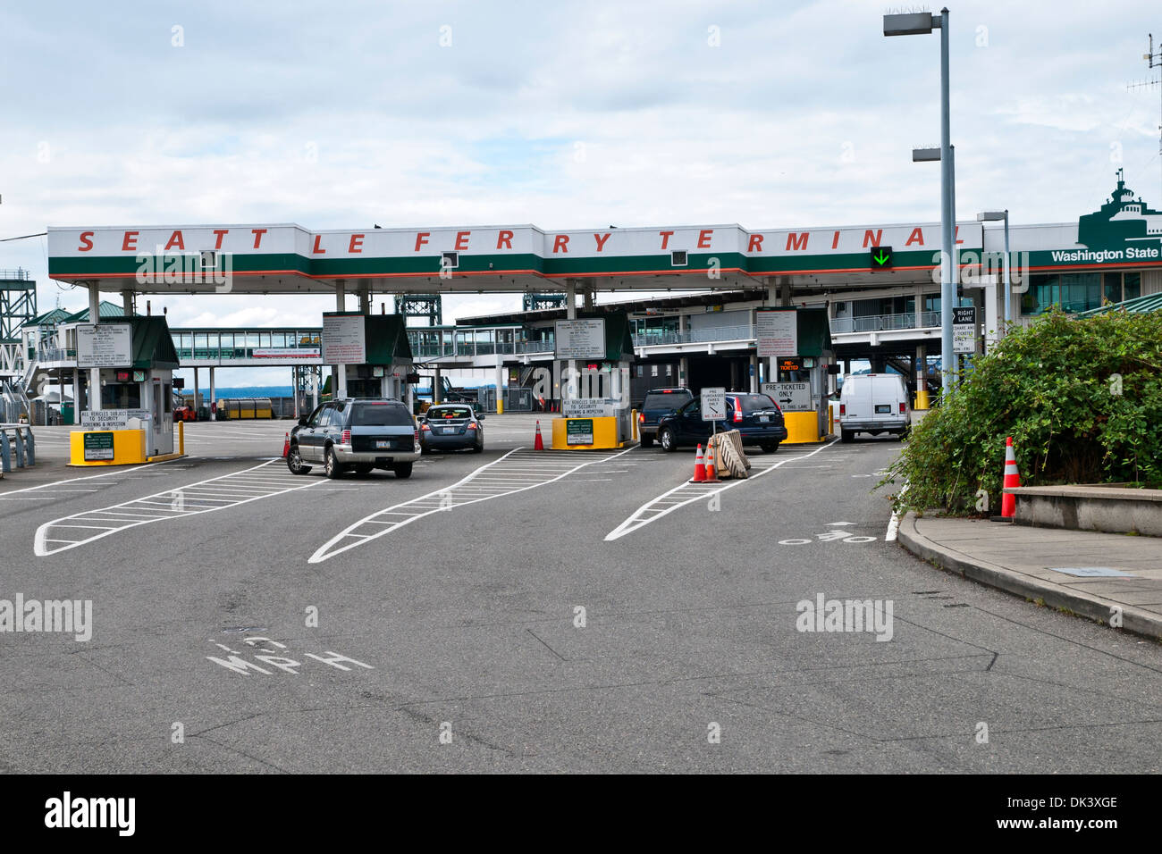 Seattle ferry terminal hi-res stock photography and images - Alamy