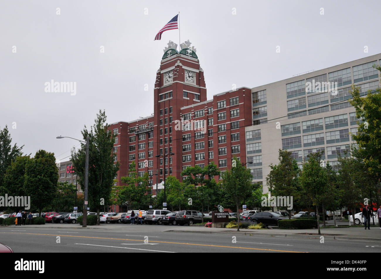 Starbucks center hi-res stock photography and images - Alamy