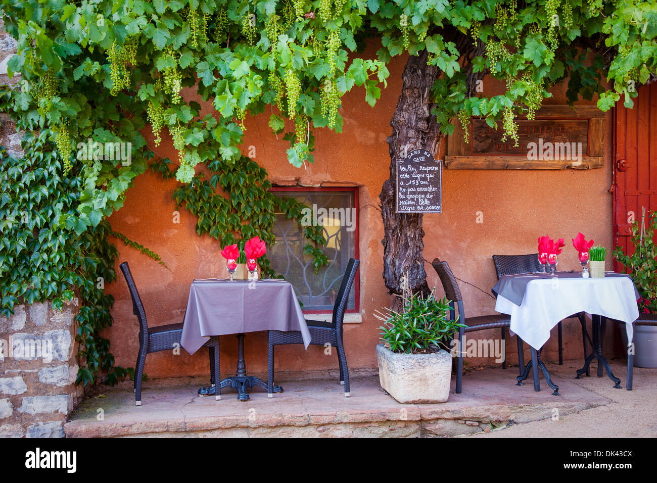 Outdoor cafe in Roussillon, Provence France Stock Photo