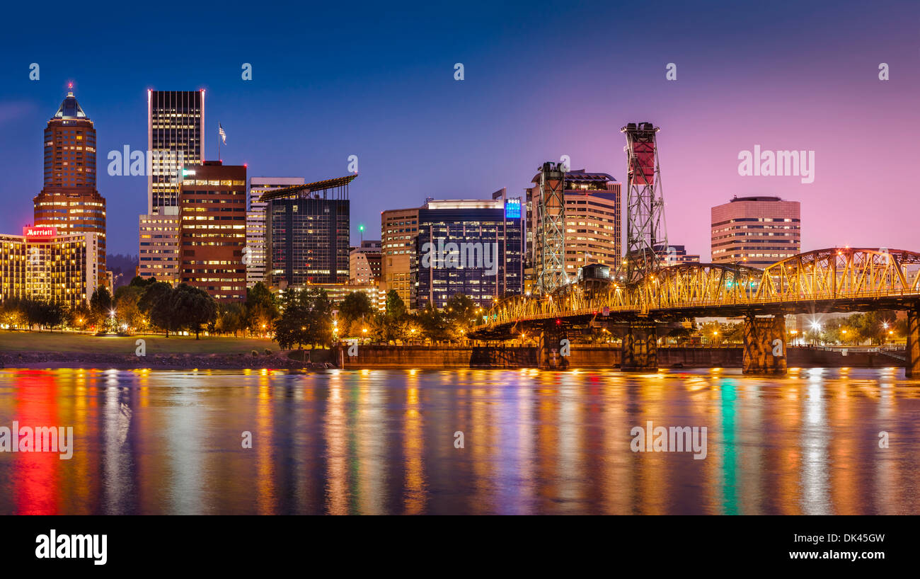 Twilight over the Willamette River and Portland Oregon, USA Stock Photo