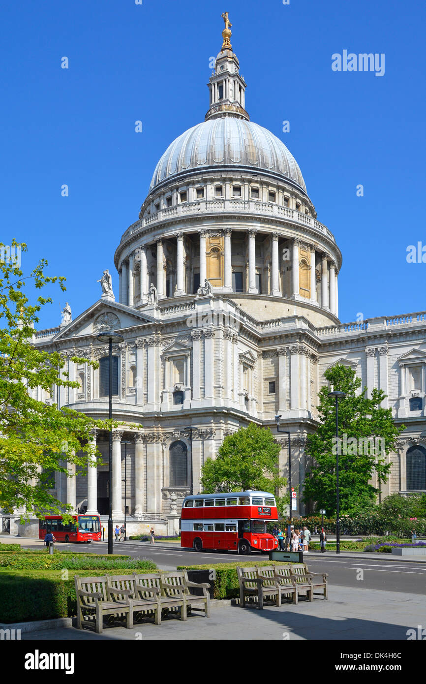 St Pauls cathedral and  original routemaster double decker bus on the number 15 heritage route (see Alamy DK4HAD for bus only) Stock Photo