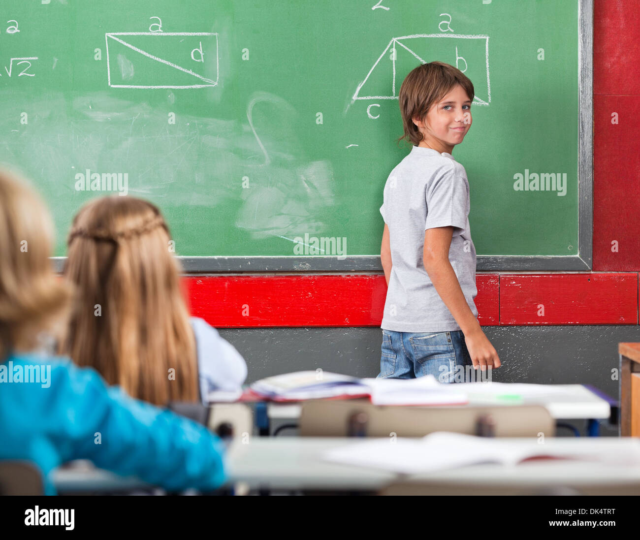 В лыжной секции занимаются. Школьник в процентах. В классе 25 учеников из них 40%девочки сколько девочек в классе. Встал в классе. В школе мальчики составляют.