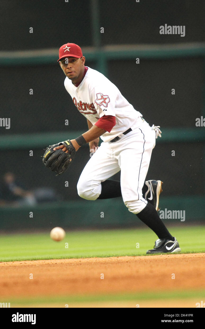 Apr 16 11 Houston Texas U S Houston Astros Infielder Angel Sanchez 36 Moves To His Left For A Grounder The Houston Astros Beat The San Diego Padres 5 3 To Lead