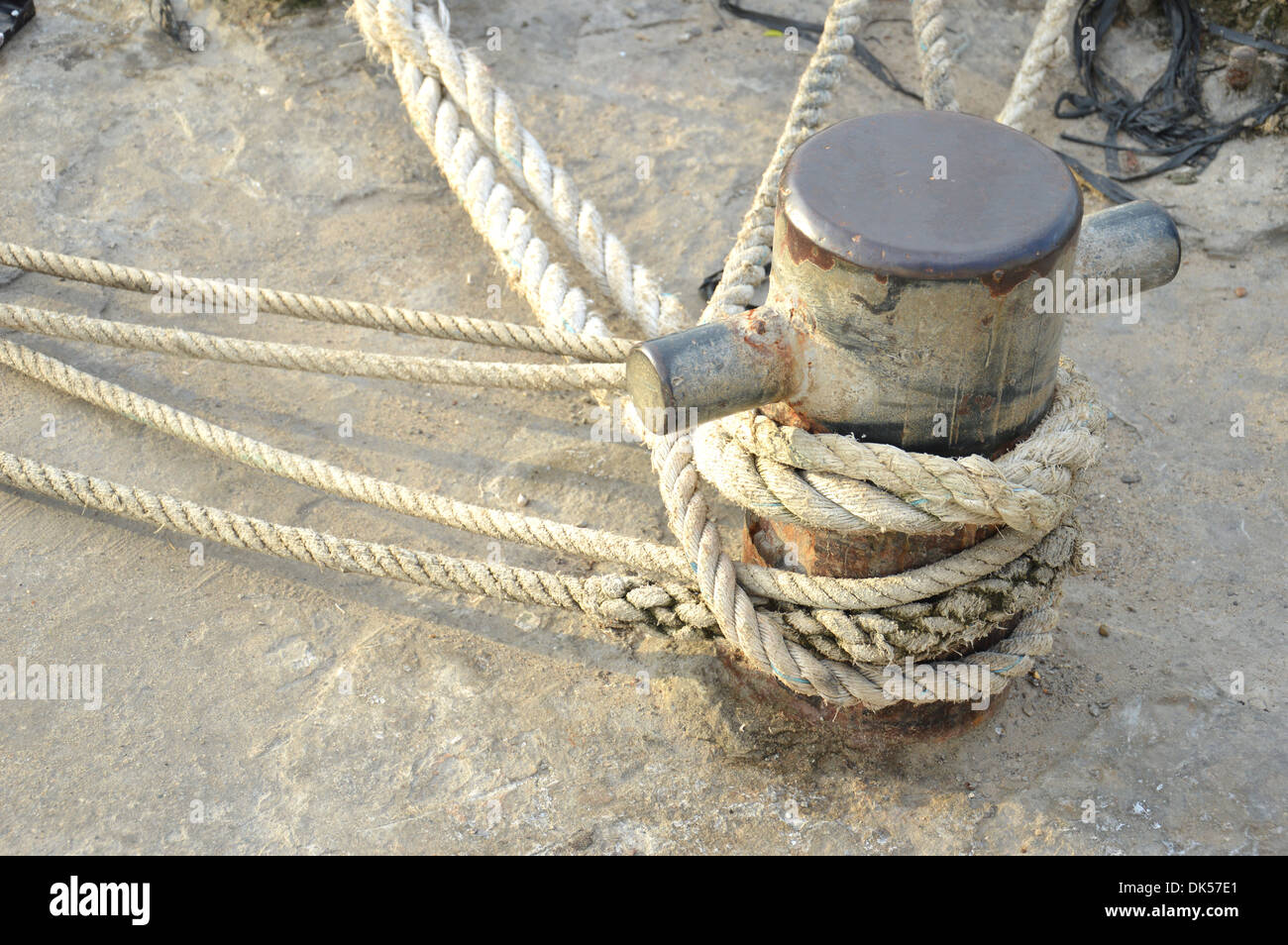 rope mooring mast ship Stock Photo Alamy