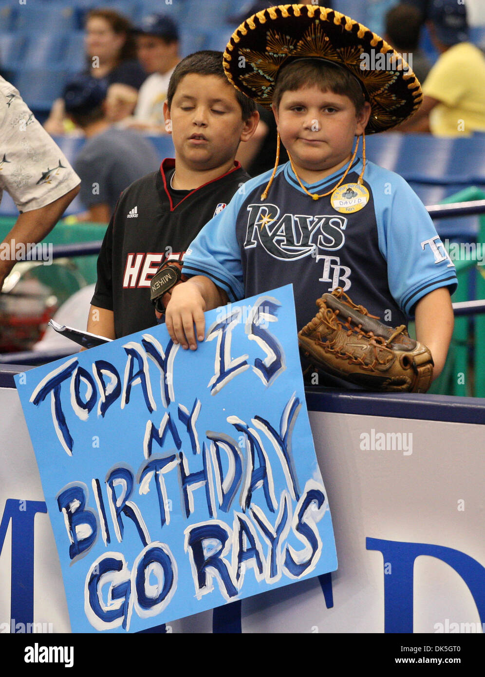 May 5, 2011 - St.Petersburg, Florida, U.S - A young Tampa Bay Rays fan holds a sign prior to the match up between the Tampa Bay Rays and the Toronto Blue Jays at Tropicana Field. (Credit Image: © Luke Johnson/Southcreek Global/ZUMApress.com) Stock Photo