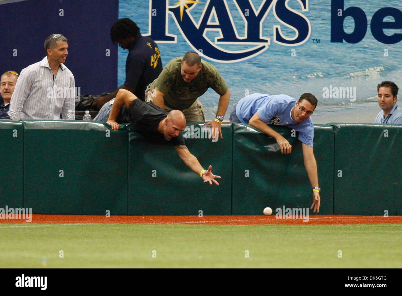 May 5, 2011 - St.Petersburg, Florida, U.S - Fans try and grab a ball during the match up between the Tampa Bay Rays and the Toronto Blue Jays at Tropicana Field. The Rays lead 3 - 0 (Credit Image: © Luke Johnson/Southcreek Global/ZUMApress.com) Stock Photo