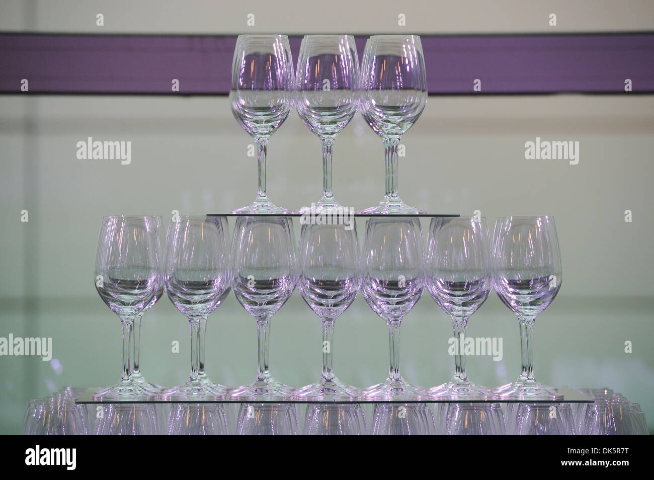 Presentation reception hi-res stock photography and images - Alamy