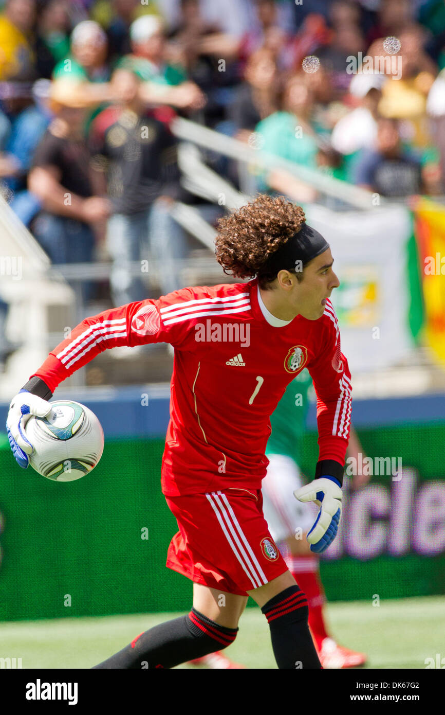 May 28, 2011 - Seattle, Washington, U.S - Mexico goalkeeper Guillermo Ochoa (1) returns the ball at Qwest Field in Seattle, Washington. The game ended in a 1-1 tie. (Credit Image: © Chris Hunt/Southcreek Global/ZUMApress.com) Stock Photo