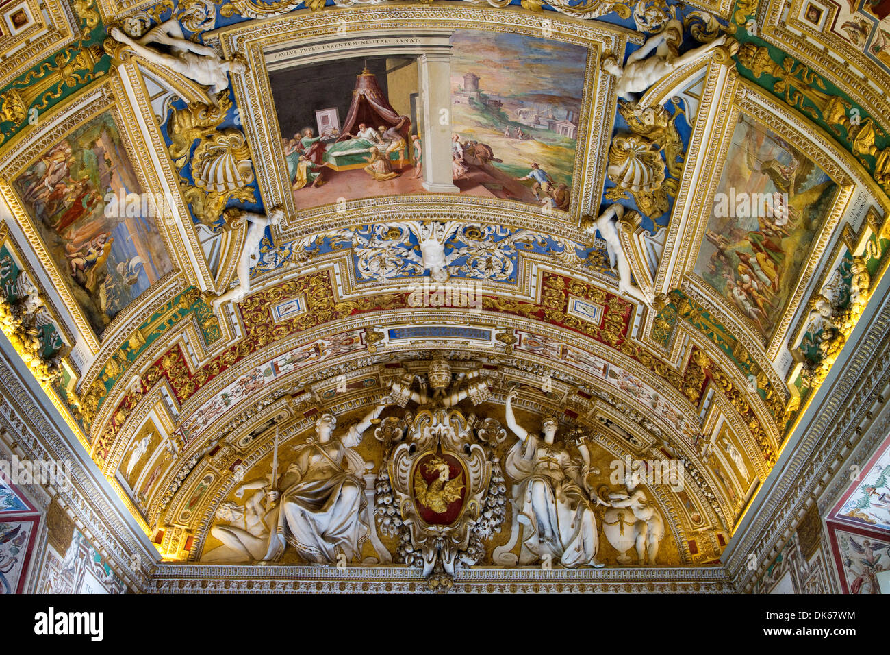 Vaulted ceiling of the The Gallery of Maps (Galleria delle carte  geografiche) in the Vatican Museums, Vatican City Stock Photo - Alamy