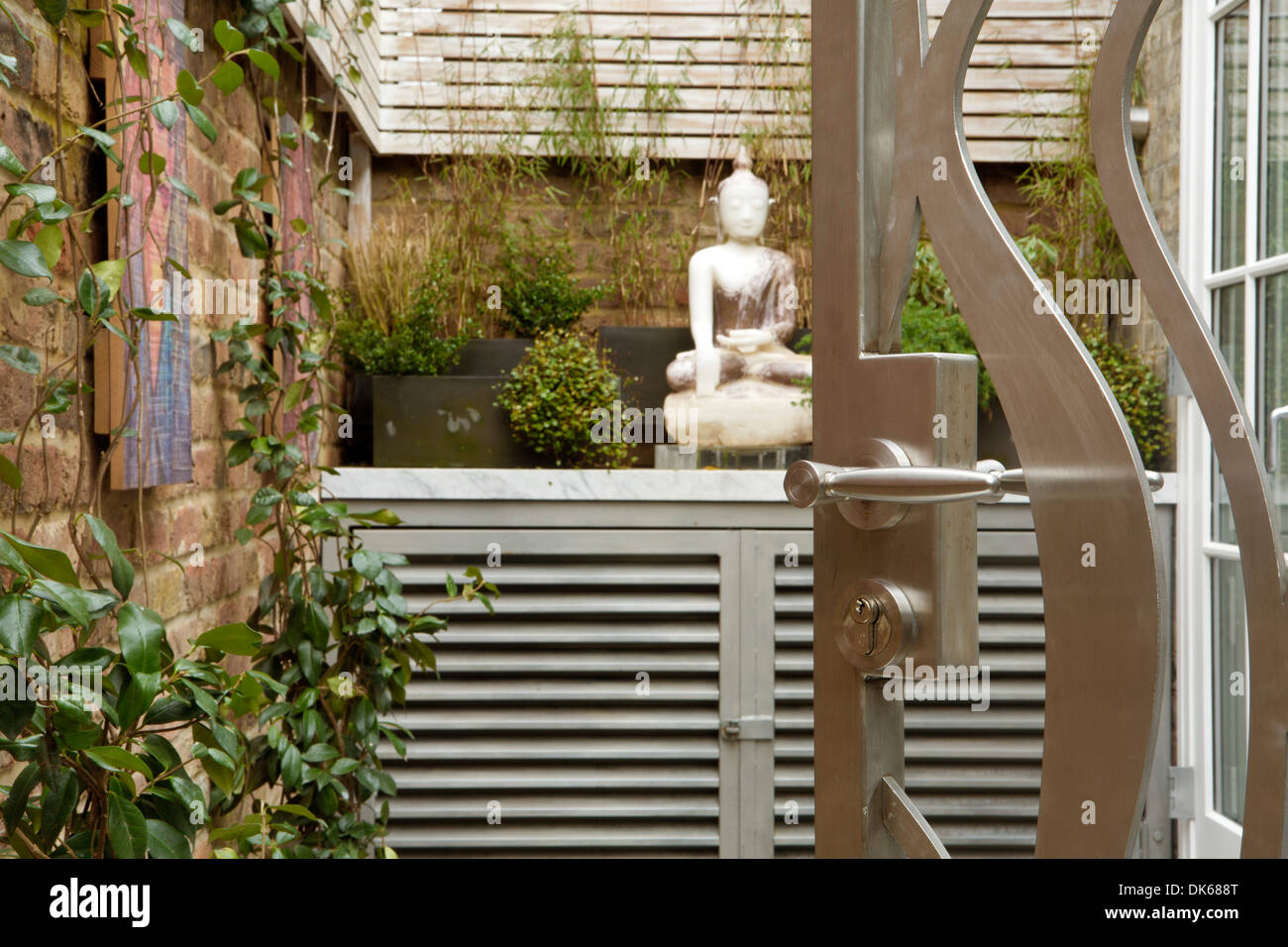 Glebe Garden Gallery, London, United Kingdom. Architect Ghizlan el