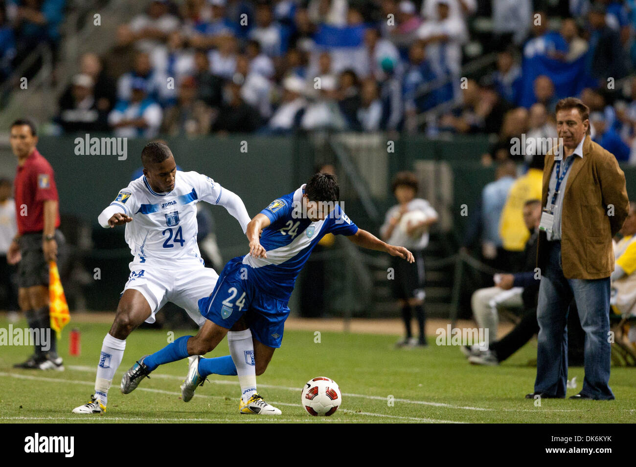 June 6, 2011 - Carson, California, U.S - Honduras Brayan Beckeles defender #24 (L) and Guatemala midfielder Jonathan Lopez #24 (R) in action during the 2011 CONCACAF Gold Cup group B game between Honduras and Guatemala at the Home Depot Center. (Credit Image: © Brandon Parry/Southcreek Global/ZUMAPRESS.com) Stock Photo