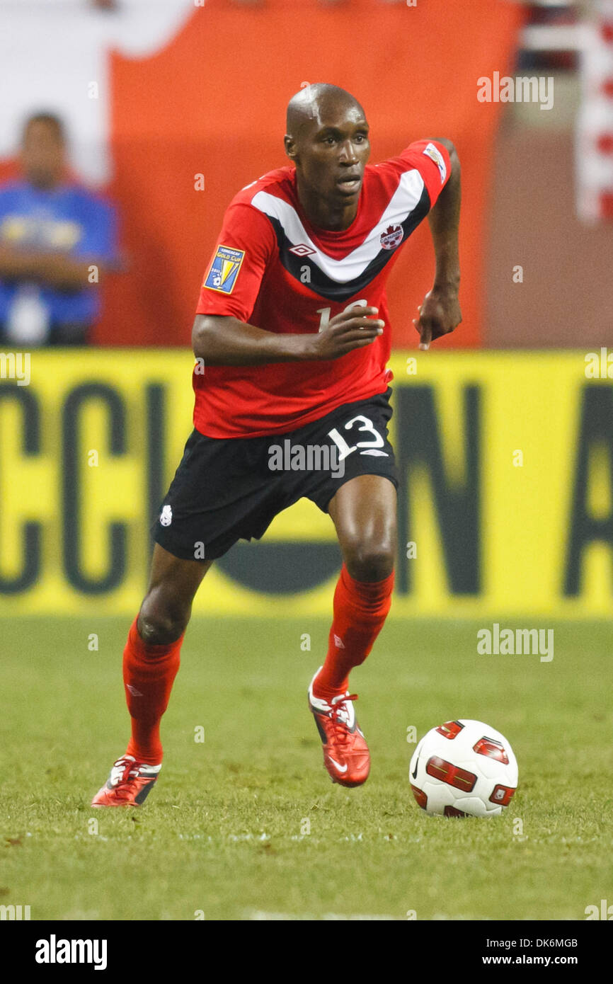 Atiba hutchinson in action during hi-res stock photography and