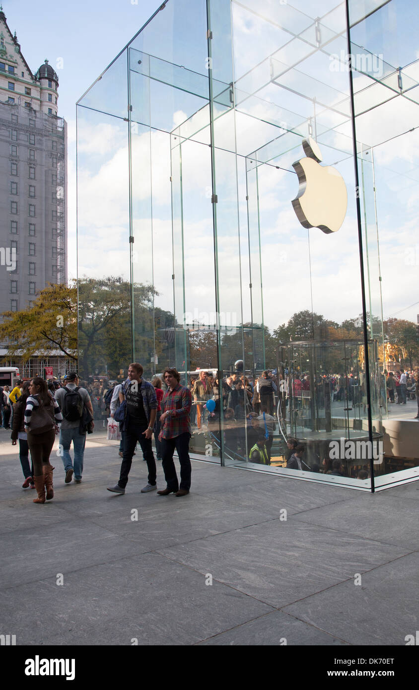 Apple Store Fifth Avenue Manhattan New York USA Exterior glass design Stock Photo Alamy