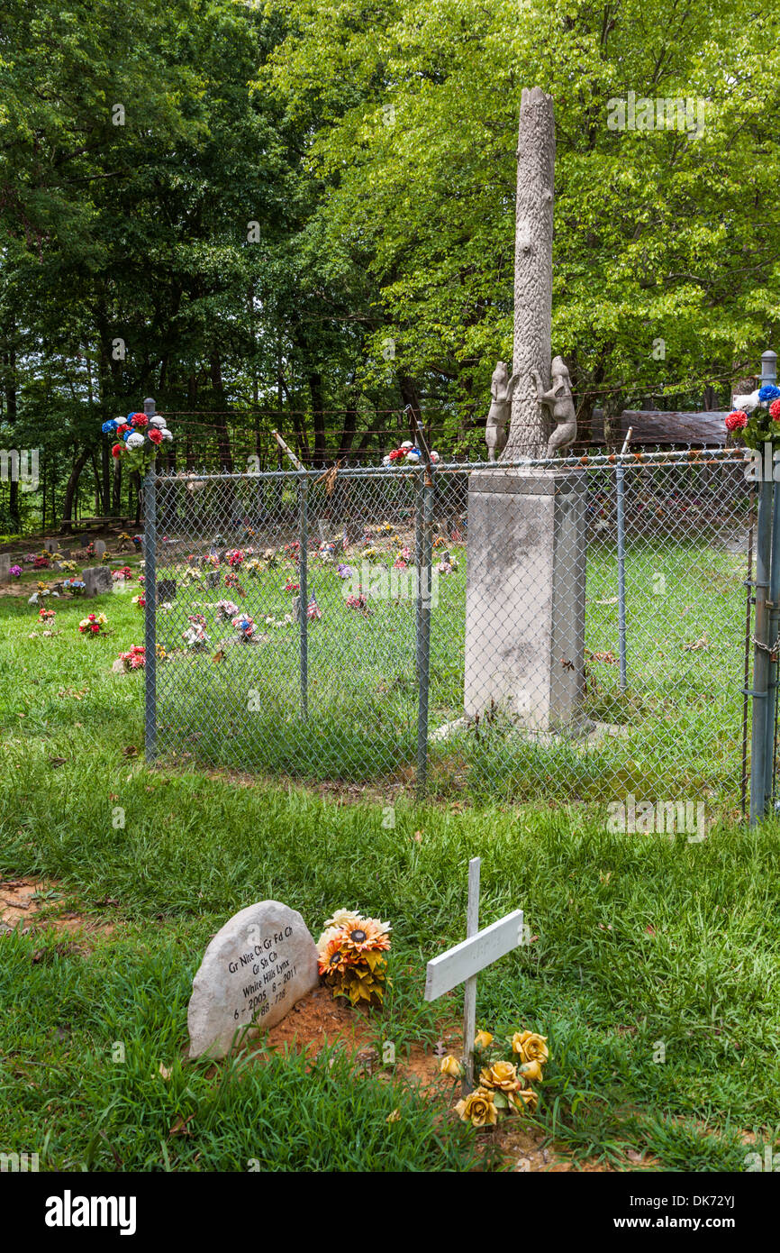 Grave markers and monuments in memory of special pets at the Key