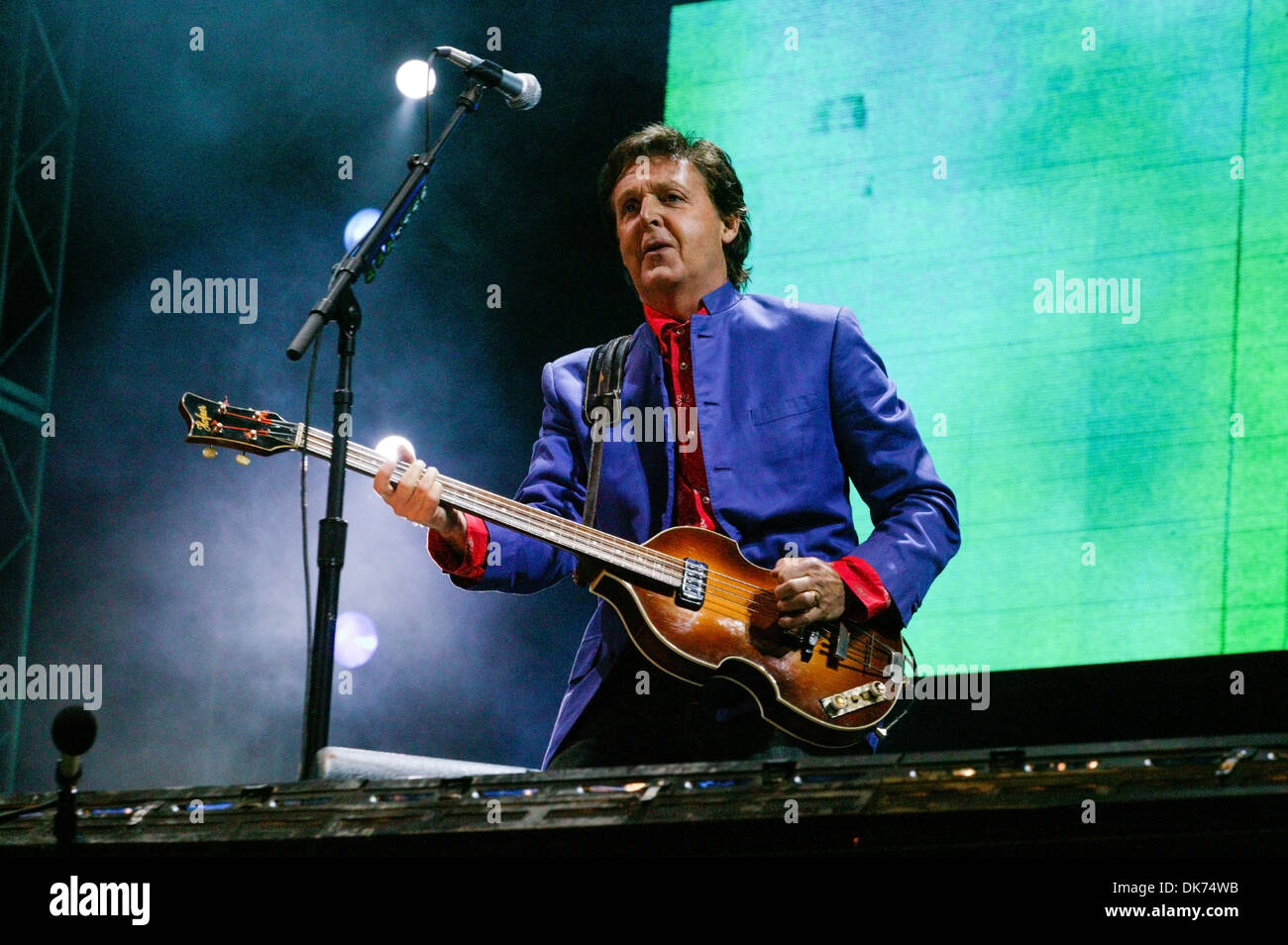 Sir Paul McCartney performing on the Pyramid stage at the Glastonbury Festival 2004. Stock Photo