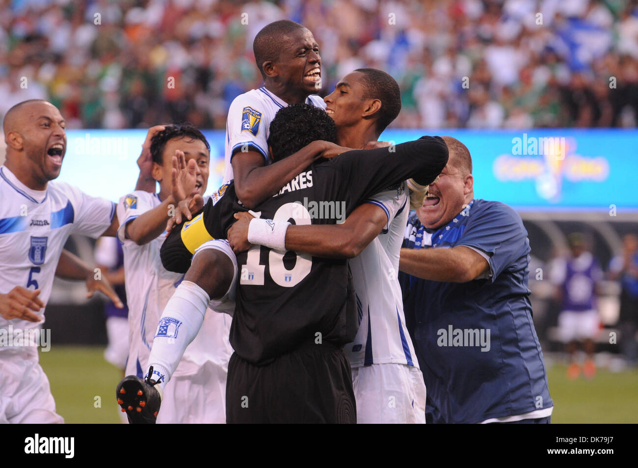 June 18, 2011 - East Rutherford, New Jersey, U.S - Honduras' goalkeeper Noel Valladares (center, in black) is congratulated after winning in penalties by Oscar Boniek Garcia (top) and gameÃ„ winning goal scorer Jerry Bengtson (right) during second half CONCACAF Gold Cup action between Costa Rica and Honduras at the New Meadowlands Stadium in East Rutherford, N.J. Honduras defeated  Stock Photo
