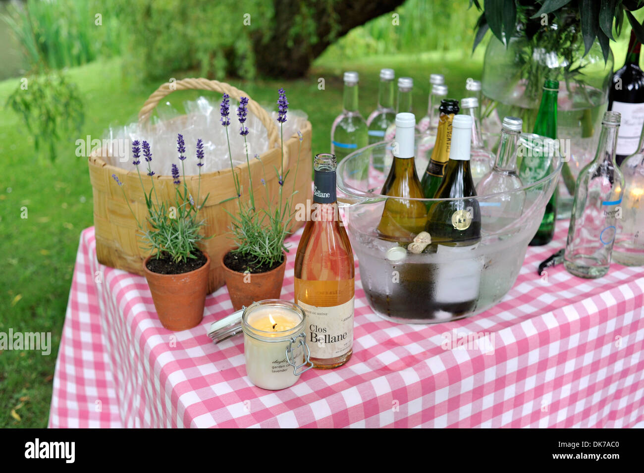 Picnic summer posh hi-res stock photography and images - Alamy