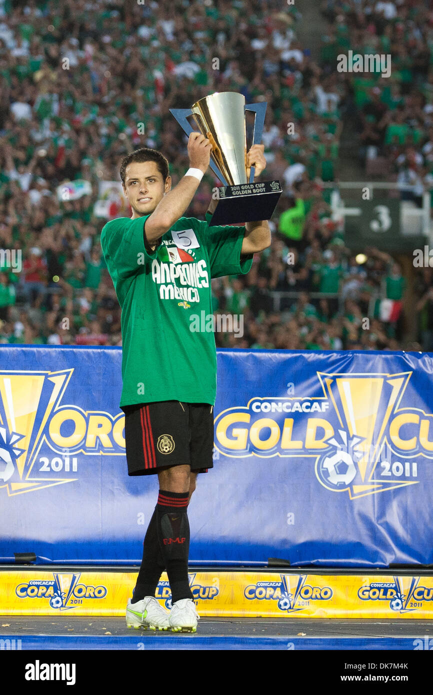 June 25, 2011 - Pasadena, California, U.S - Mexico forward Javier ''Chicharito'' Hernandez #14 receives the Golden Boot Award after the 2011 CONCACAF Gold Cup championship game between United States and Mexico at a sold out Rose Bowl. Mexico defeated United States with a final score of 4-2. (Credit Image: © Brandon Parry/Southcreek Global/ZUMAPRESS.com) Stock Photo