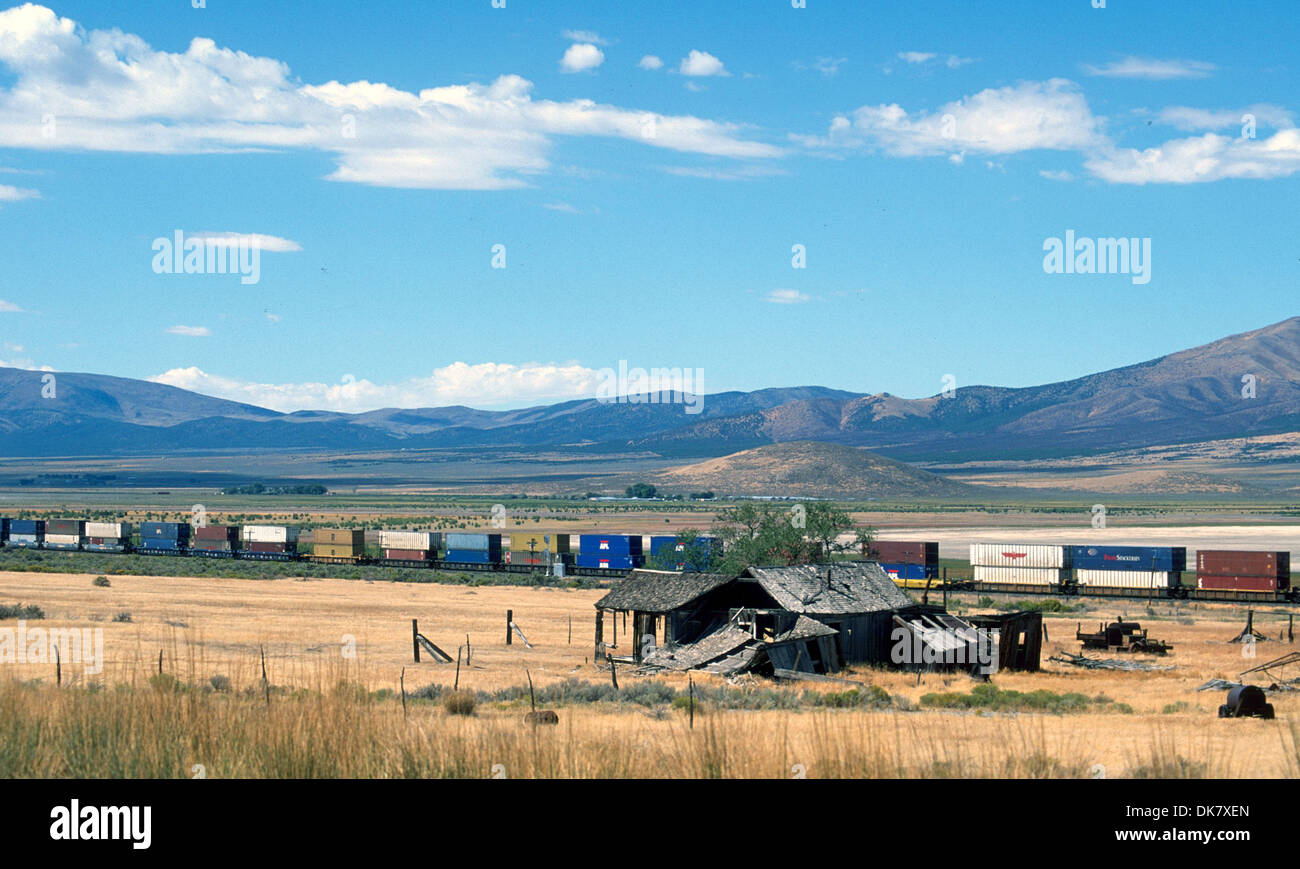 USA , A goods train in Skull Valley Utah Stock Photo Alamy
