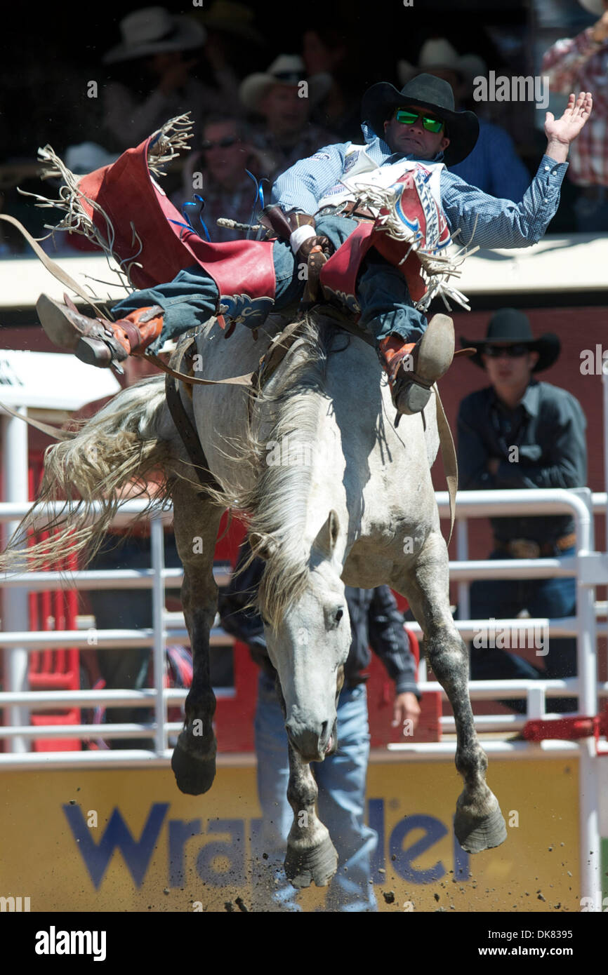 July 8, 2011 - Calgary, Alberta, Canada - Bareback rider Kaycee Feild of Payson, UT rides AKA for an 85 and 3rd place on the day at the Calgary Stampede in Calgary, AB, Canada. (Credit Image: © Matt Cohen/Southcreek Global/ZUMAPRESS.com) Stock Photo