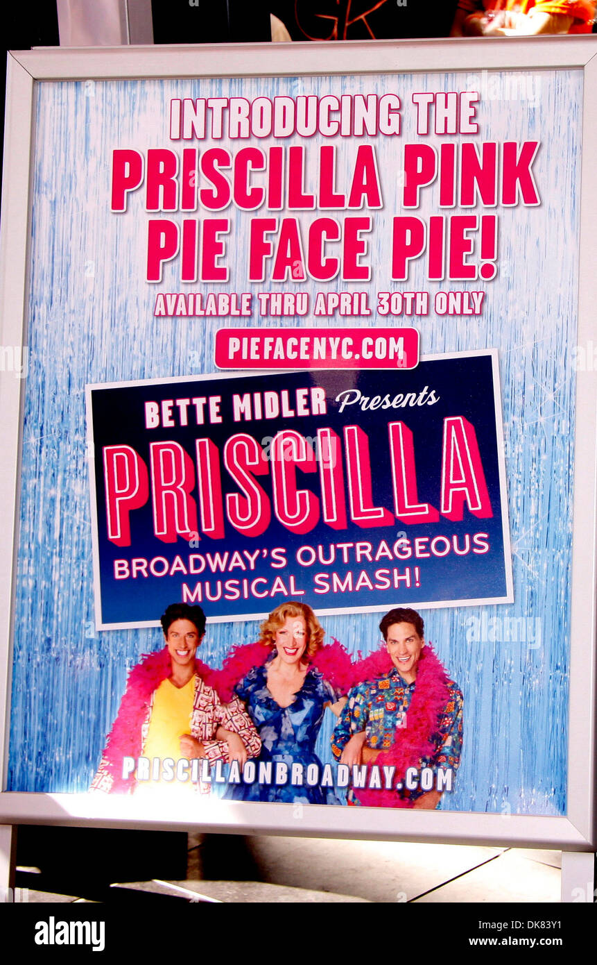 atmosphere 'Priscilla Queen Of Desert' Priscilla Pink Pie Face Pie