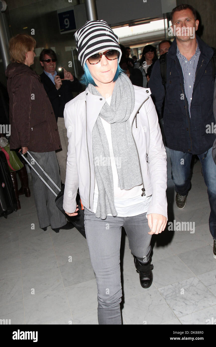 Katy Perry arriving at Charles de Gaulle Airport Paris, France - 21.03.