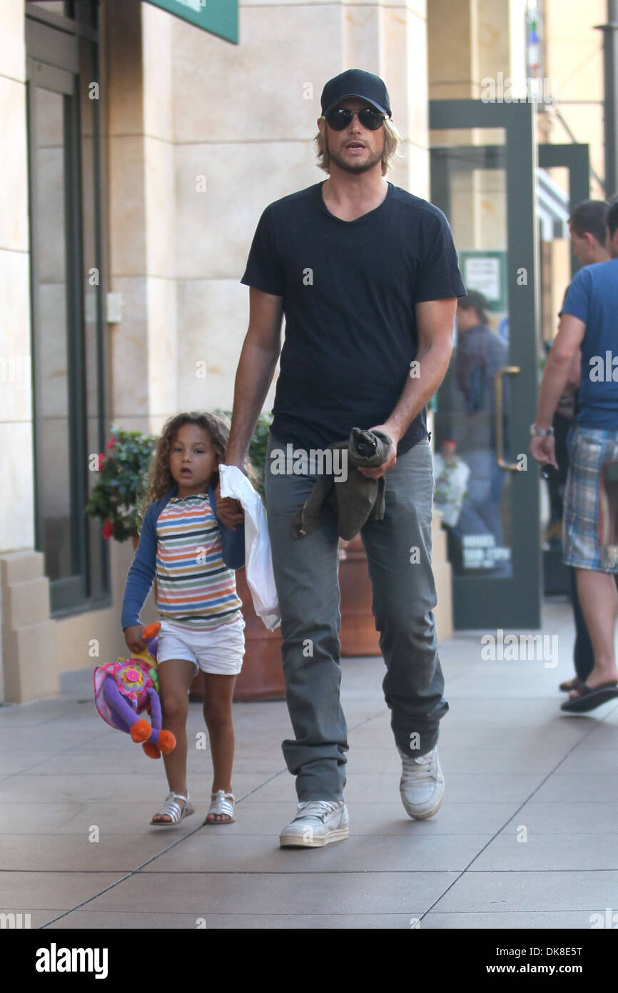 Gabriel Aubry taking his daughter Nahla Aubry to Barnes and Noble at