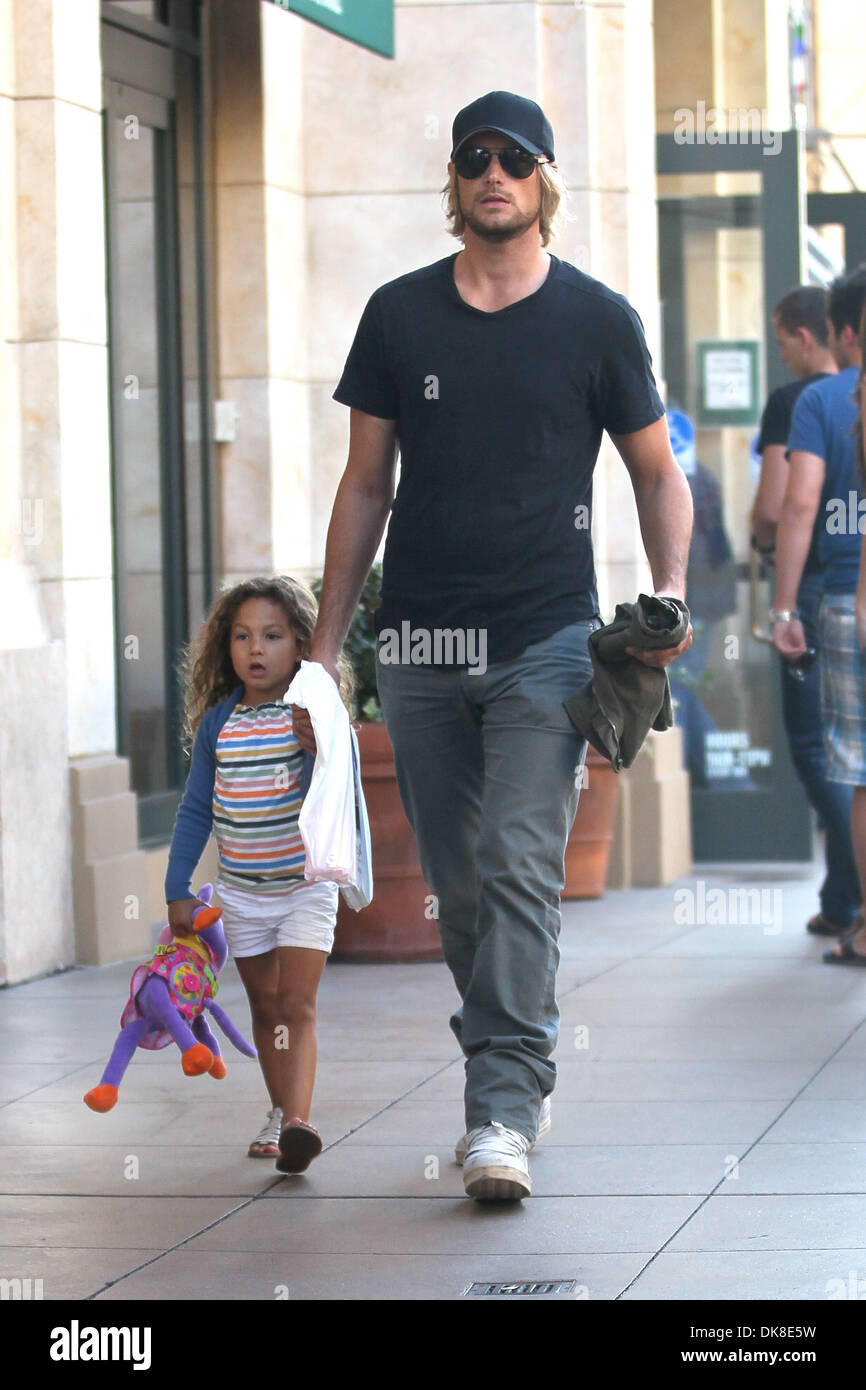 Gabriel Aubry taking his daughter Nahla Aubry to Barnes and Noble at