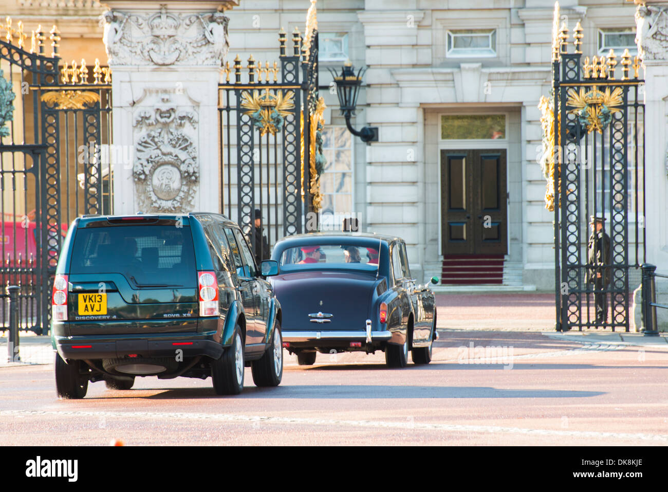 Buckingham palace and royal cars Stock Photo